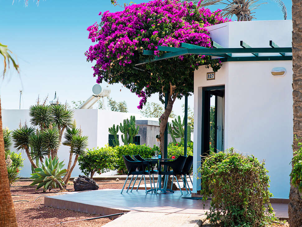Een foto van de buitenkant van Club Playa Blanca Hotel