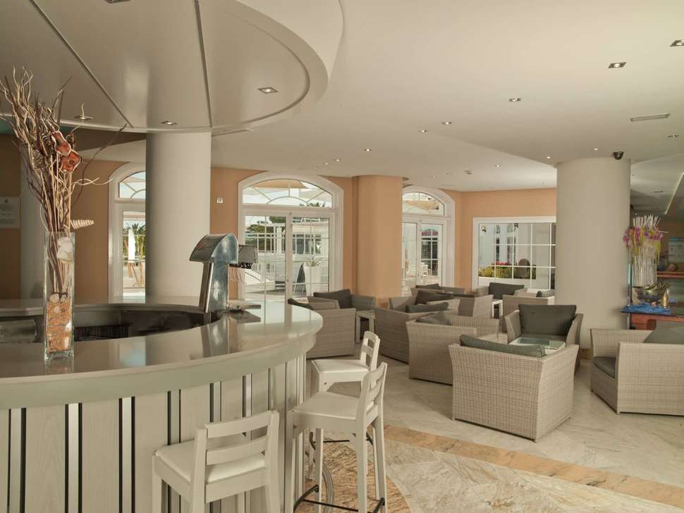 Een foto van het interieur van HL Aparthotel Paradise Island