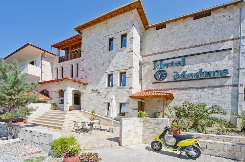 Een foto van de buitenkant van Hotel Medusa