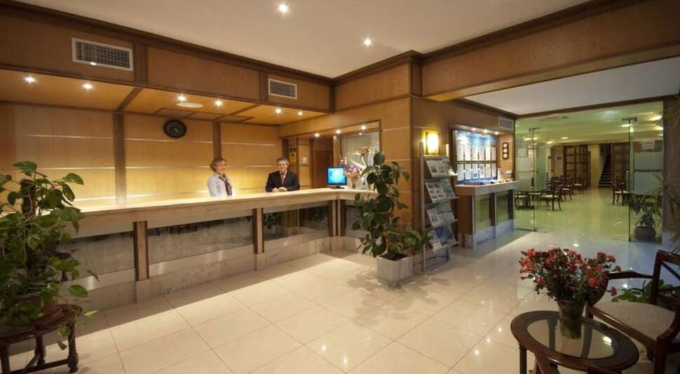 Een foto van het interieur van Hotel Amoros