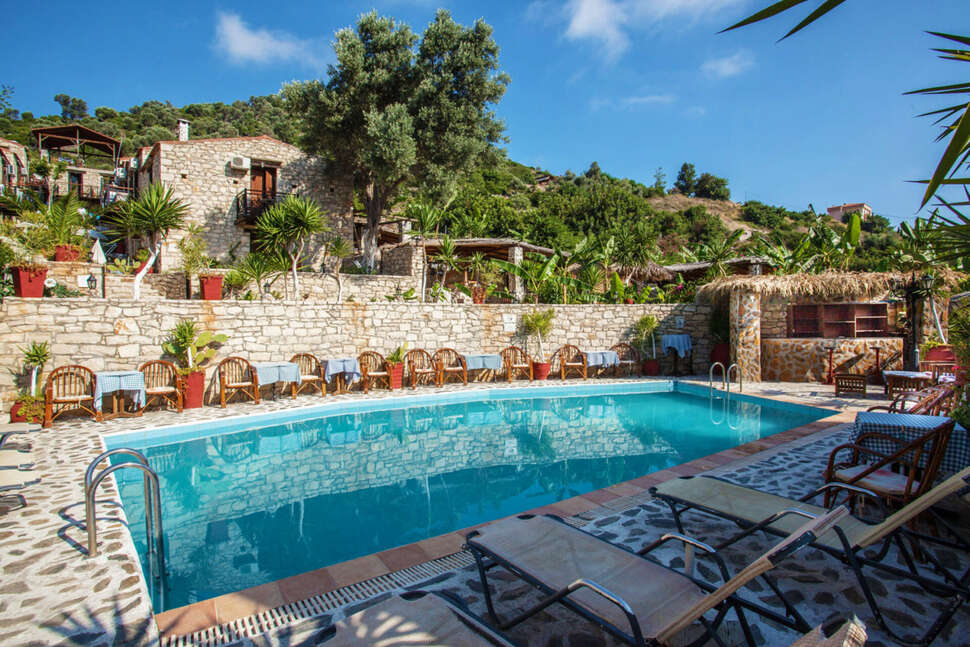 Ein Foto vom Pool im Stone Village Petrino Horio