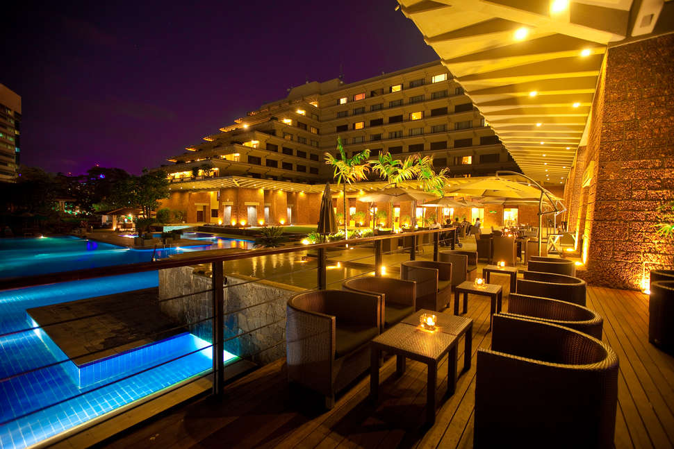 Een foto van het terras bij Cinnamon Grand Colombo