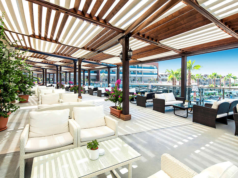 Een foto van het terras bij Magic Life Jacaranda