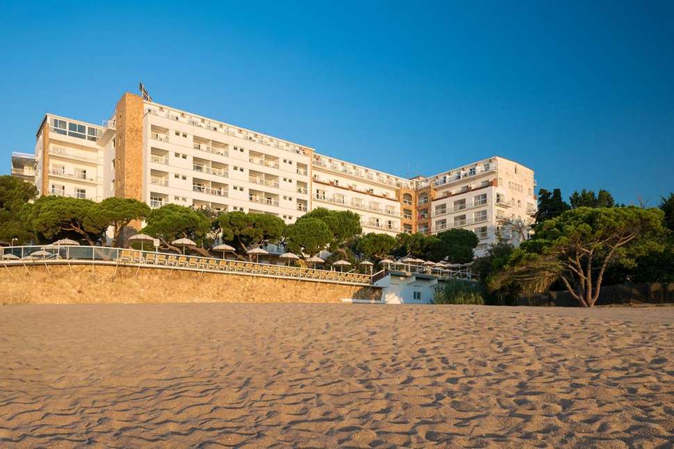 Een foto van de buitenkant van H-Top Caleta Palace