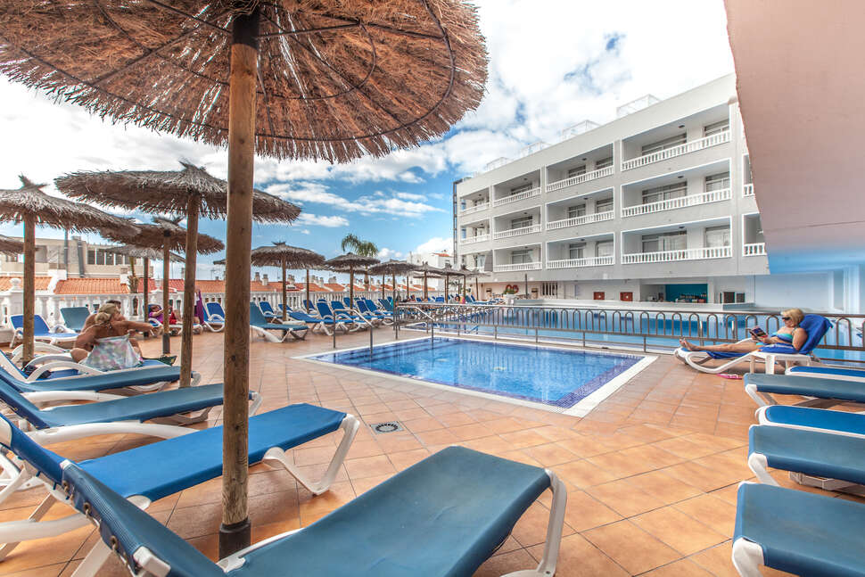 Een foto van het zwembad bij Blue Sea Hotel Lagos de Cesar