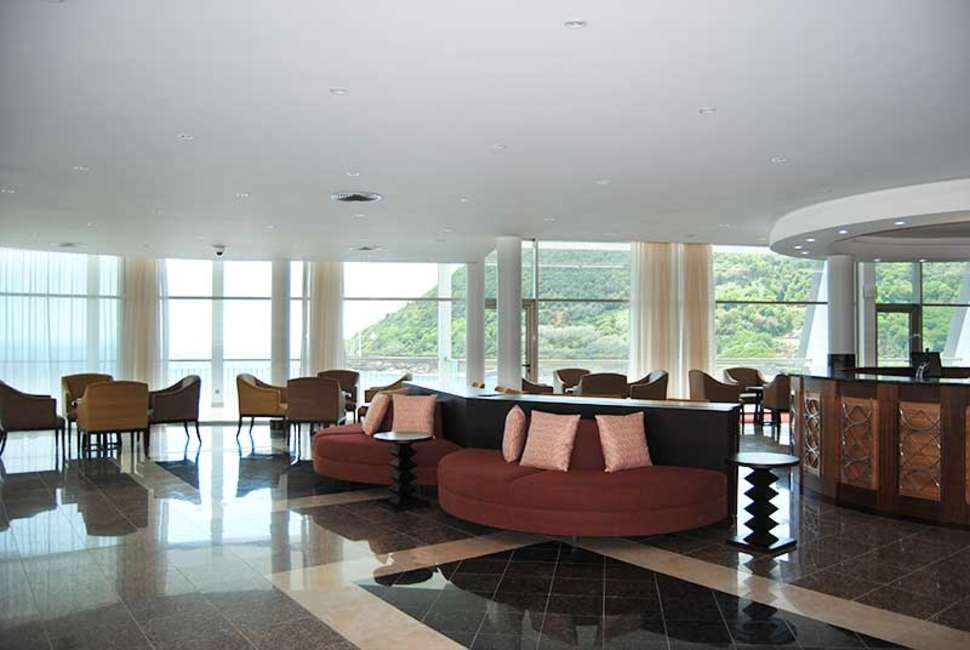 Een foto van het interieur van Angra Marina Hotel
