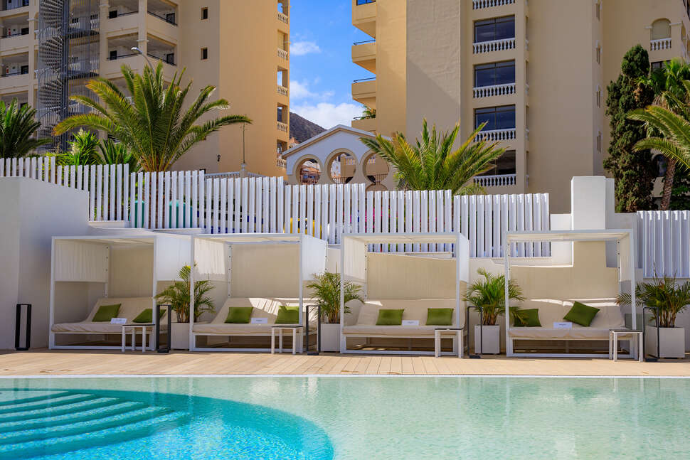 Een foto van het zwembad bij Ohasis Boutique Suites
