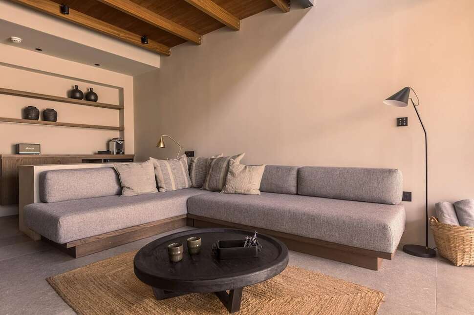 Een foto van het interieur van Theros All Suite Hotel