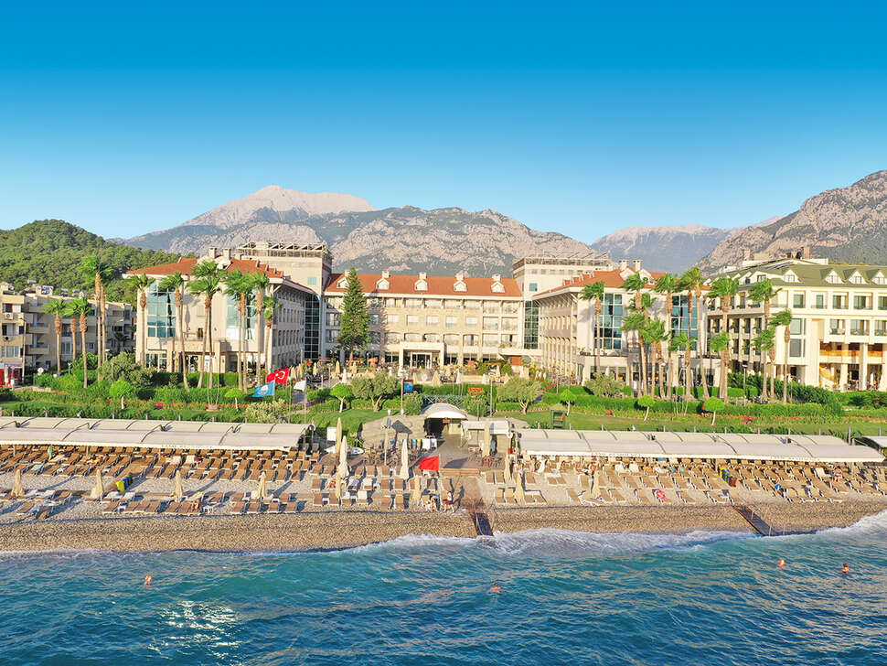 Een foto van de buitenkant van Fame Residence Kemer & Spa