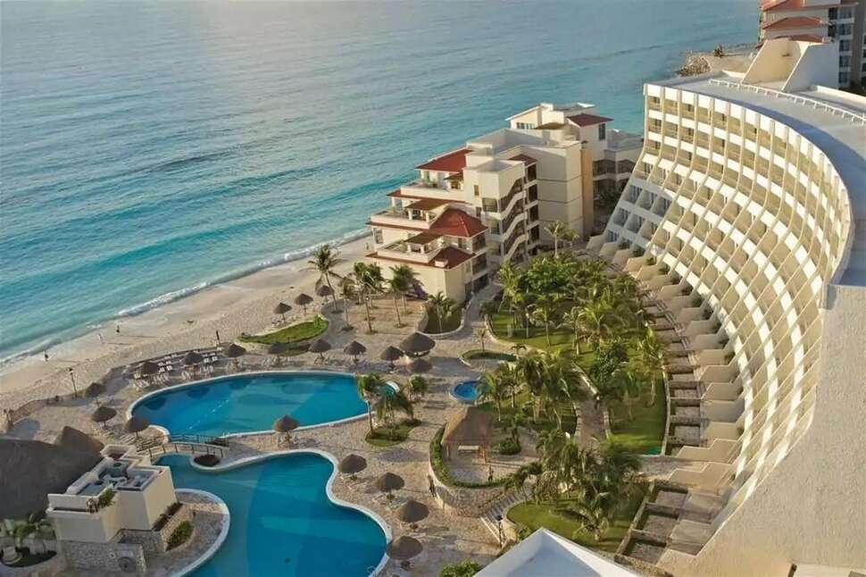 Een foto van het zwembad bij Hotel Grand Park Royal Cancun Caribe