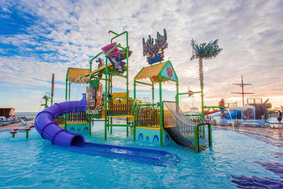 Een foto van het zwembad bij Eftalia Aqua Resort
