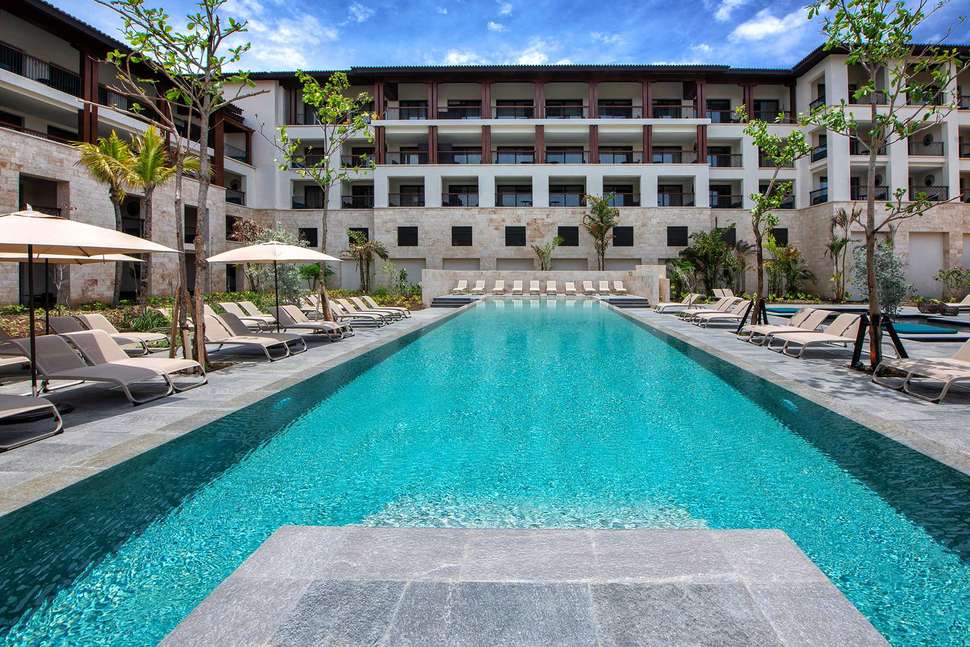 Een foto van het zwembad bij Adults Only Club At Lopesan Costa Bavaro Resort