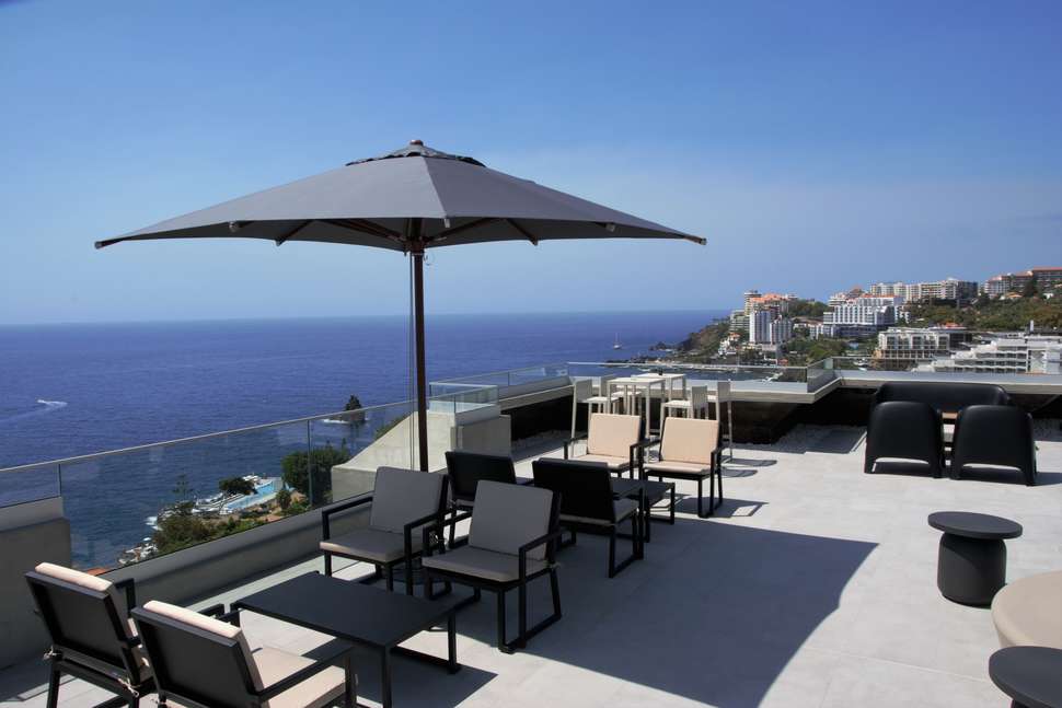 Een foto van het terras bij Allegro Madeira