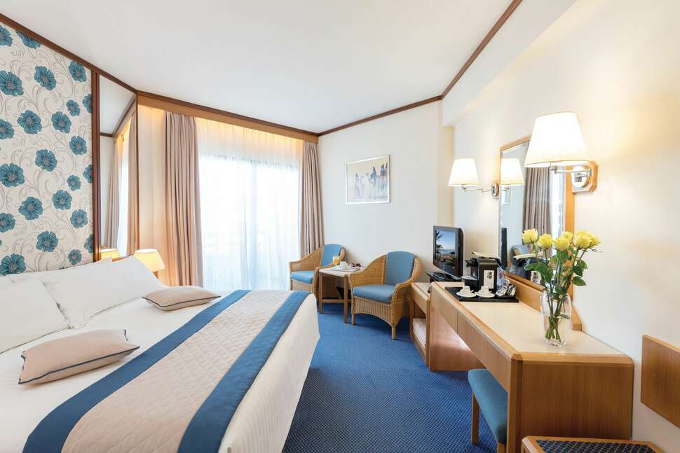 Een foto van Constantinou Bros Athena Royal Beach Hotel
