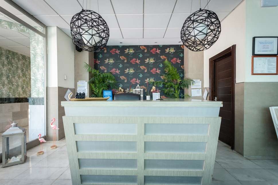 Een foto van het interieur van Holiday World Riwo Hotel