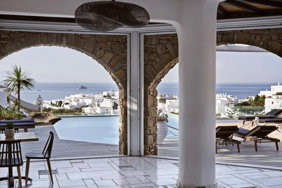 Een foto van Mr & Mrs White Mykonos