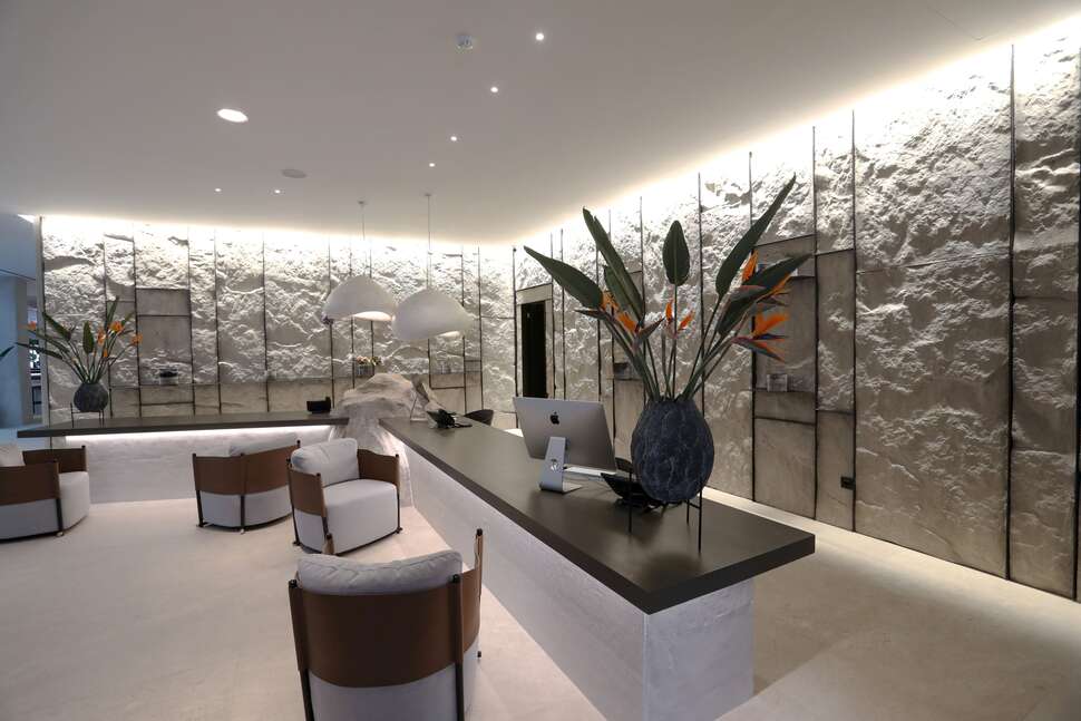 Een foto van het interieur van Aeonic Suites & Spa
