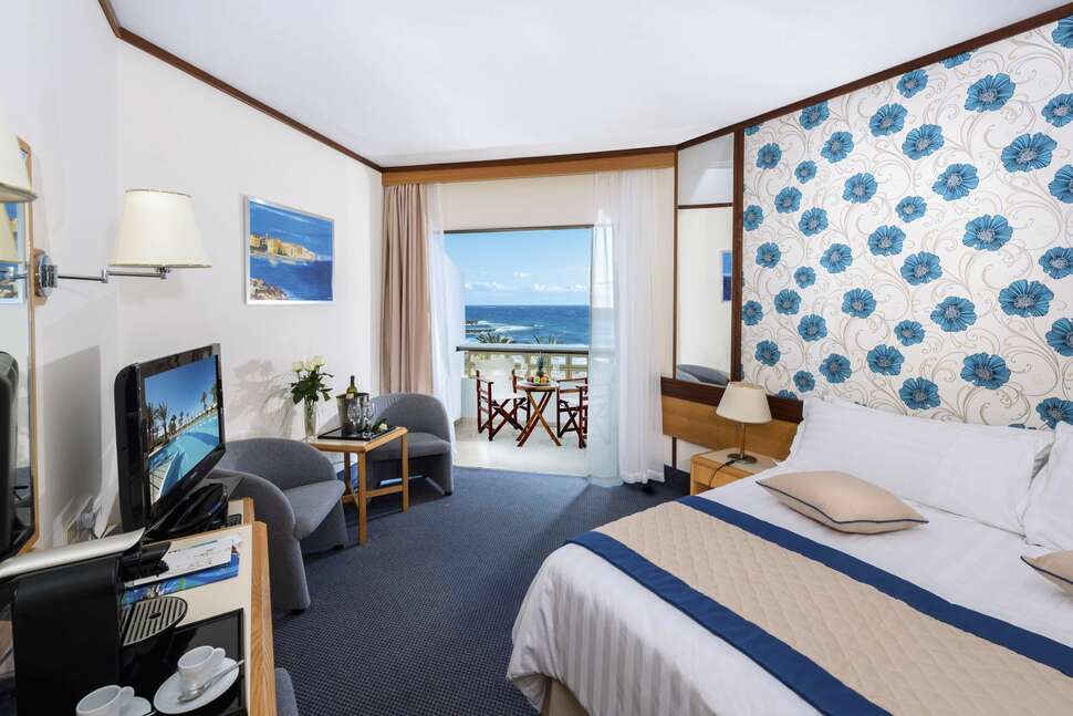 Een foto van Constantinou Bros Athena Royal Beach Hotel