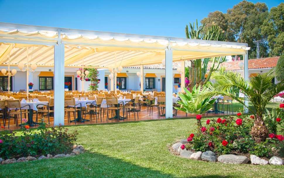 Een foto van het terras bij Globales Pueblo Andaluz