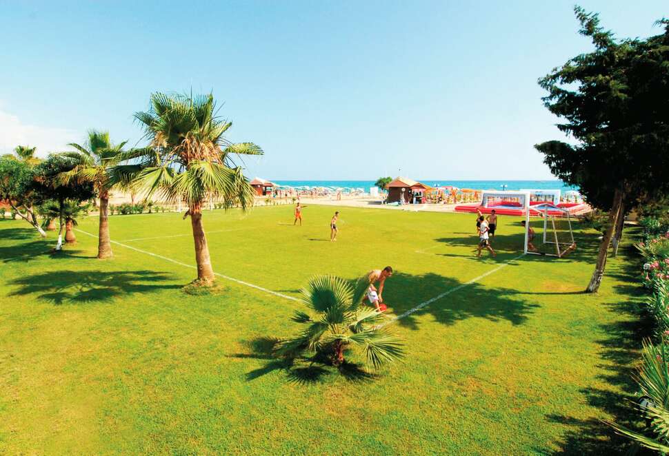 Een foto van het terras bij Alanya Risus Park Hotel