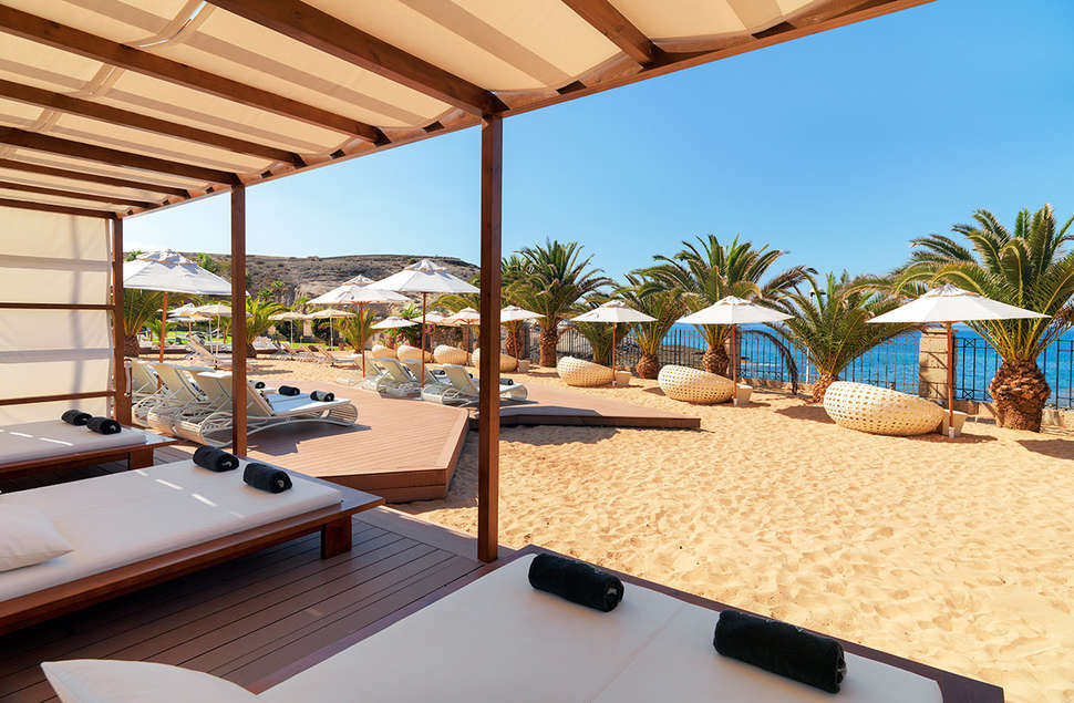 Een foto van het terras bij H10 Costa Adeje Palace