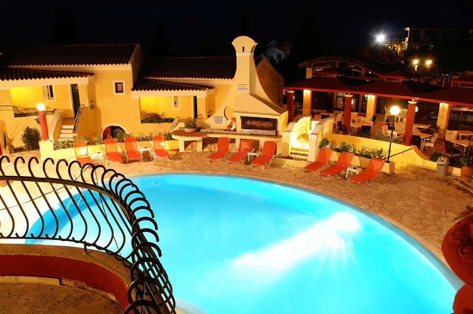Een foto van het zwembad bij Mediterranean Blue Resort