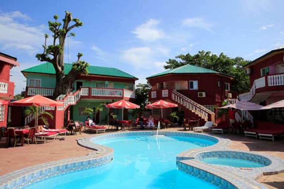Een foto van het zwembad bij Baobab Holiday Resort