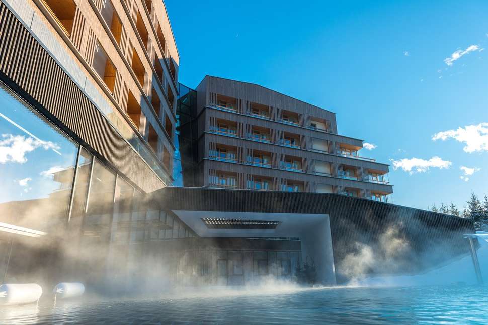 Een foto van het zwembad bij Falkensteiner Hotel Schladming