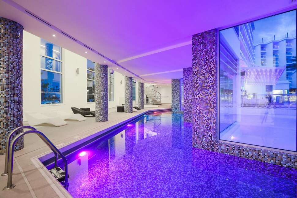 Een foto van het zwembad bij Vassos Nissi Plage Hotel