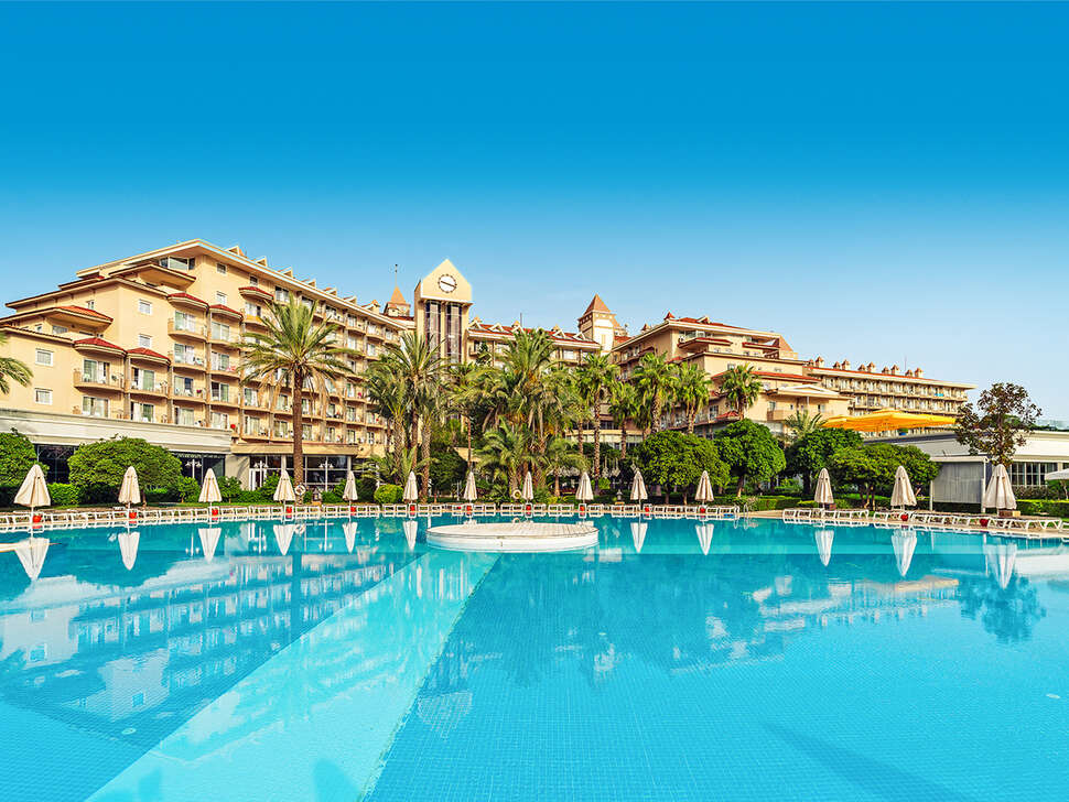 Een foto van het zwembad bij IC Hotels Santai Family Resort