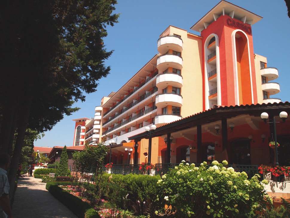 Ein Foto von der Außenansicht des Hotel Hrizantema