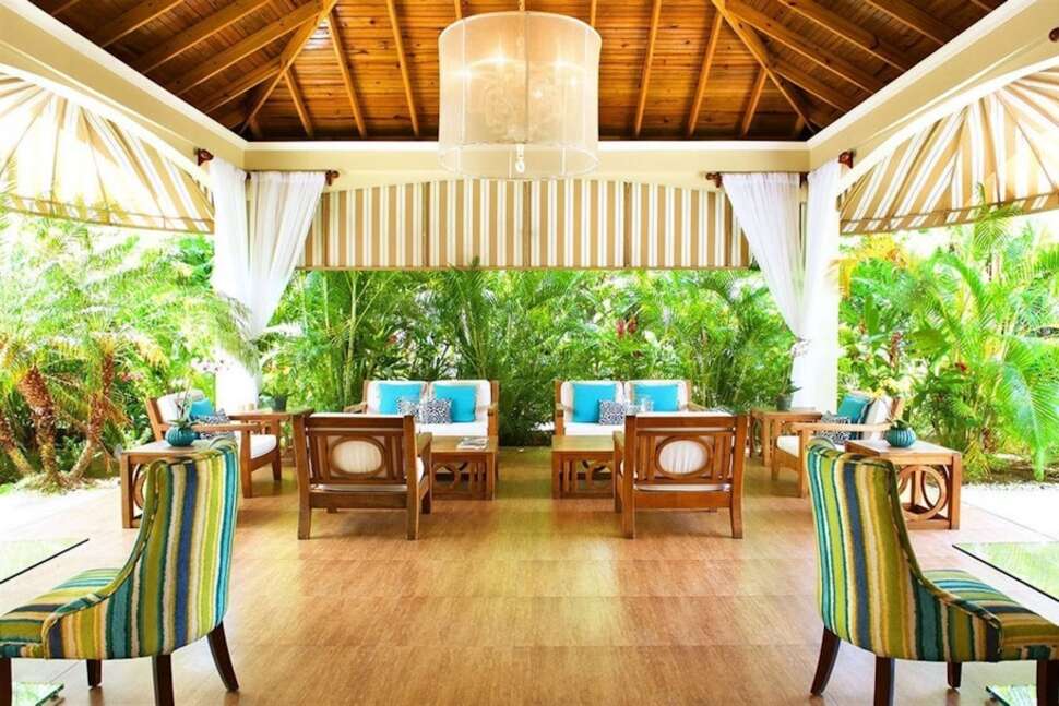 Een foto van het terras bij Sandy Haven Resort