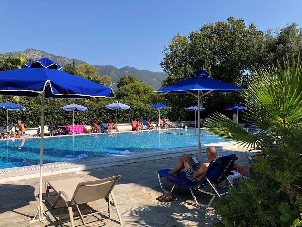 Ein Foto vom Pool im Ipsos Beach Hotel