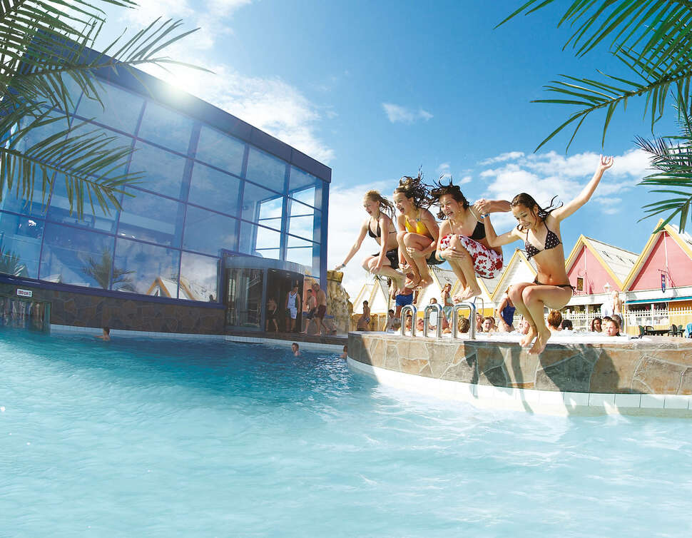 Een foto van het zwembad bij Vakantiepark Lalandia Rødby