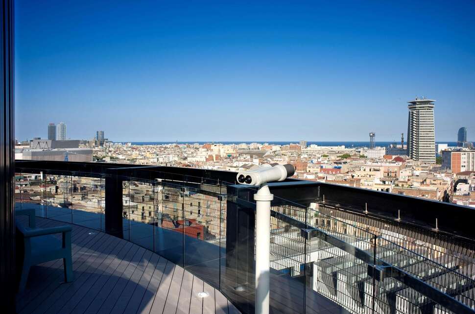 Een foto van de buitenkant van Barcelo Raval