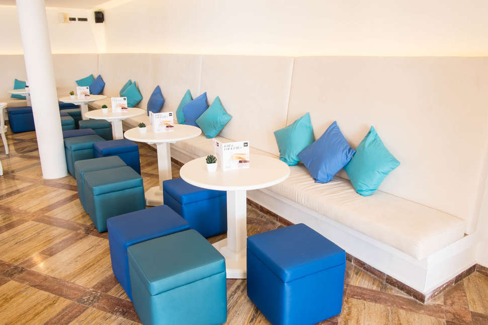 Een foto van het interieur van Pierre & Vacances Premium Menorca Binibeca