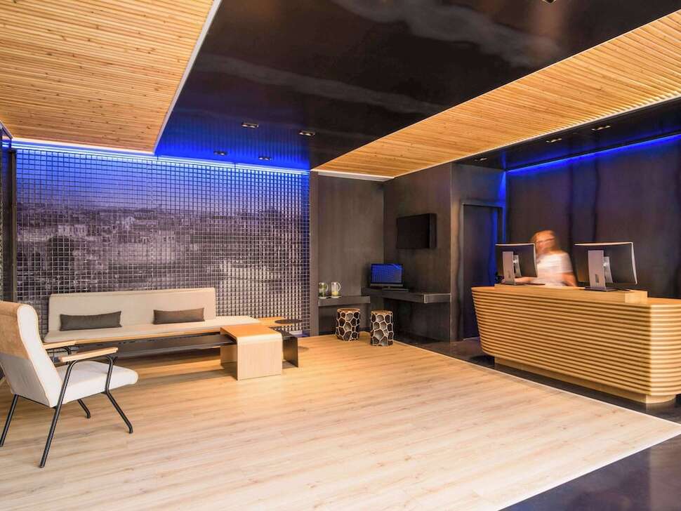 Een foto van het interieur van Ibis Styles Heraklion Central
