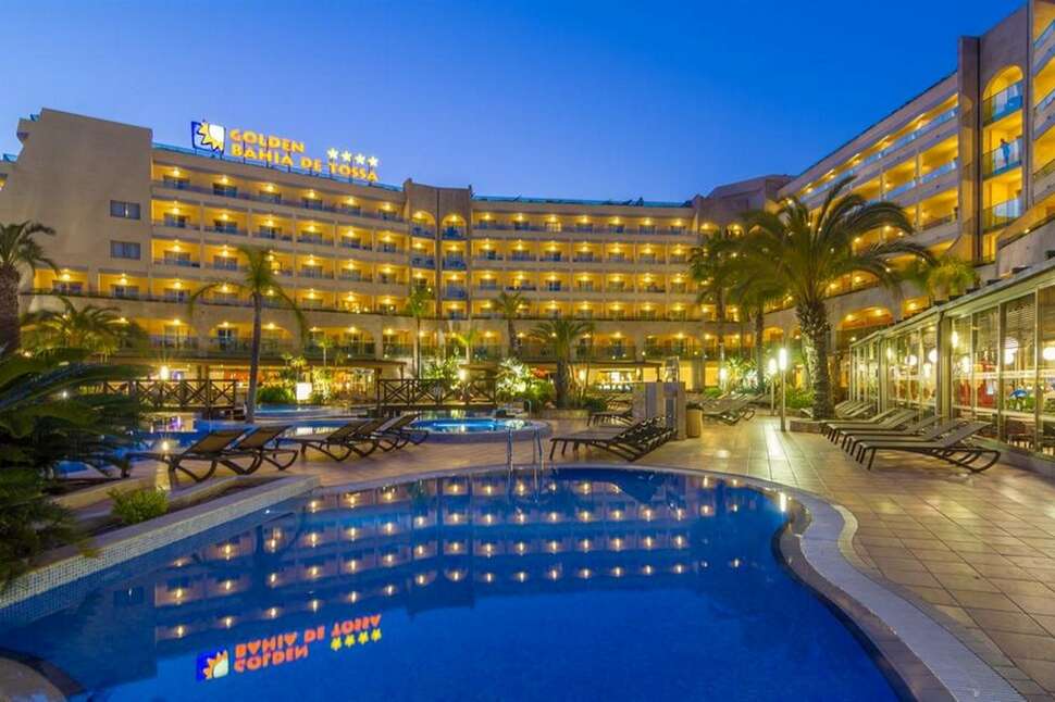 Ein Foto vom Pool im Golden Bahia de Tossa & Spa