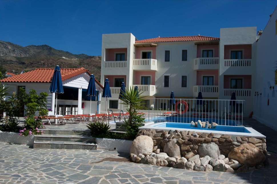 Ein Foto vom Pool im Aphrodite Hotel & Suites