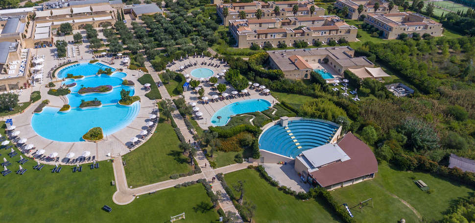 Een foto van het zwembad bij Vivosa Apulia Resort