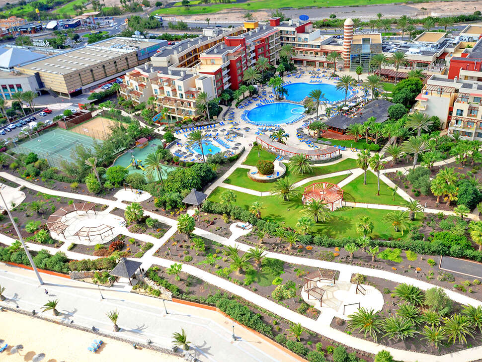 Ein Foto von der Außenansicht des Elba Carlota Beach & Golf Resort