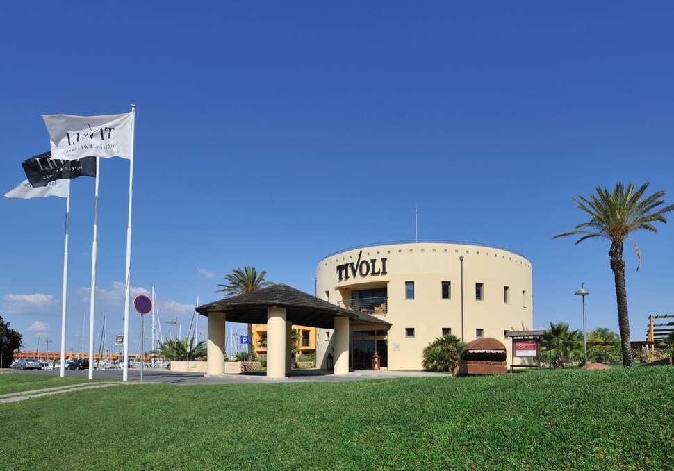 Een foto van de buitenkant van NH Marina Portimao Resort