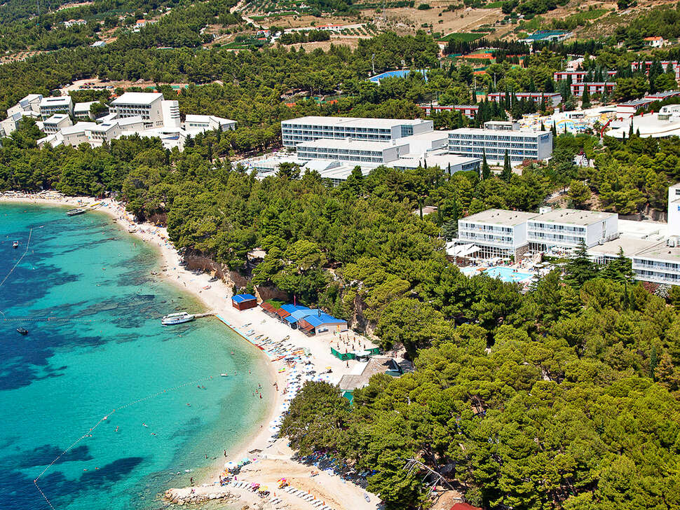 Een foto van de buitenkant van Bluesun Hotel Borak
