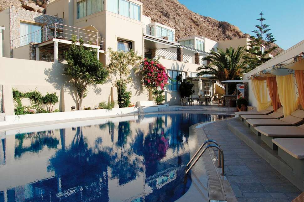 Een foto van het zwembad bij Antinea Suites & Spa
