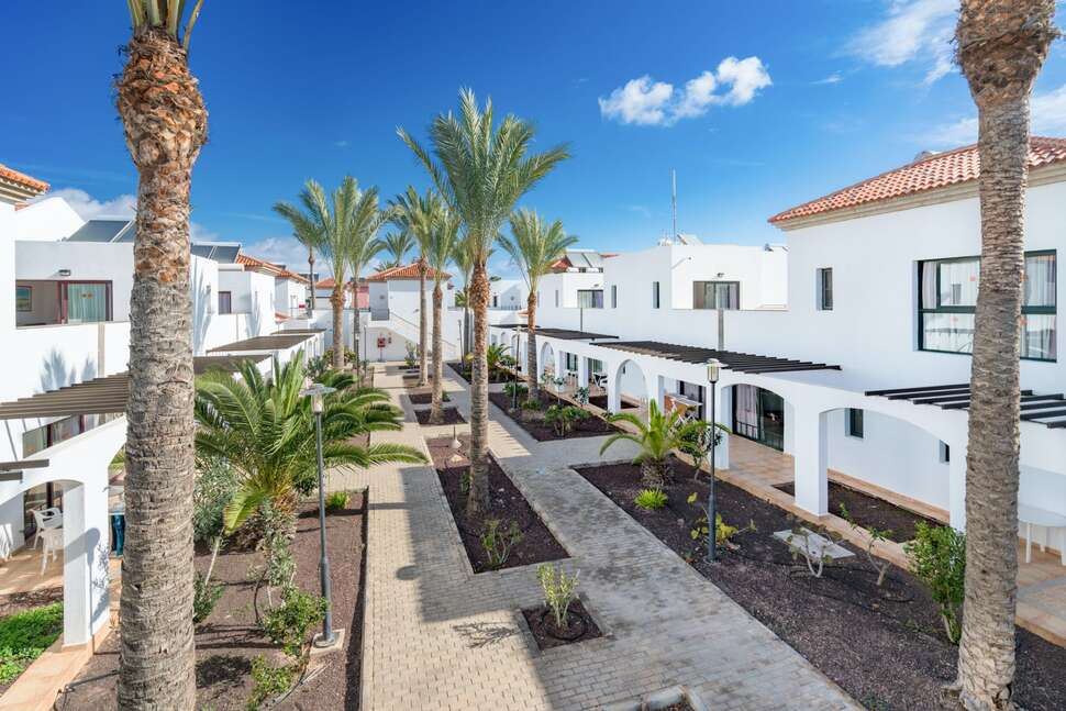 Een foto van de buitenkant van Broncemar Beach Aparthotel