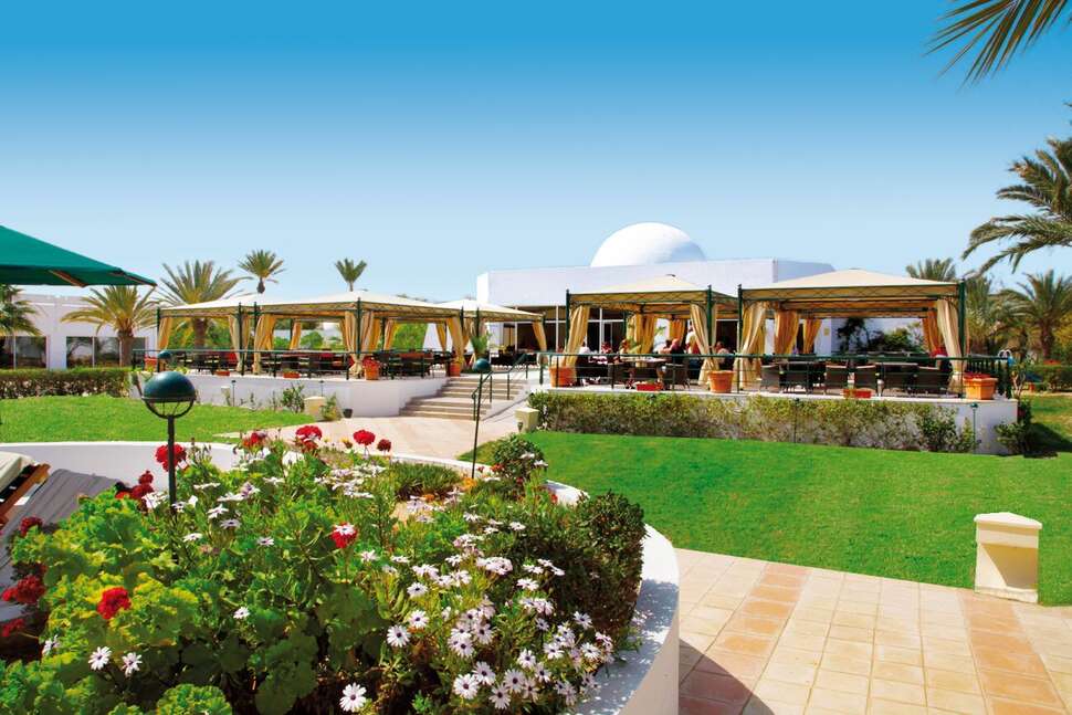 Een foto van de buitenkant van Djerba Plaza Thalasso & Spa