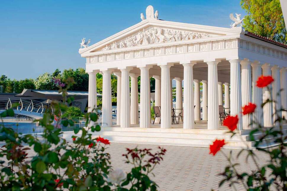 Een foto van de buitenkant van Hotel Potidea Palace