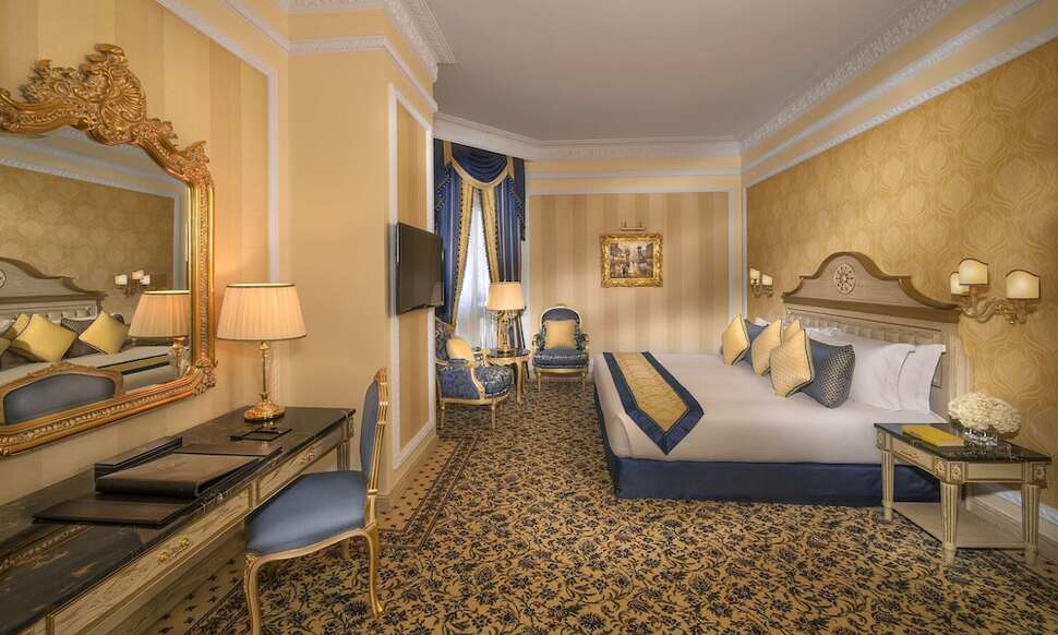Ein Foto Royal Rose Abu Dhabi Curio Collection by Hilton