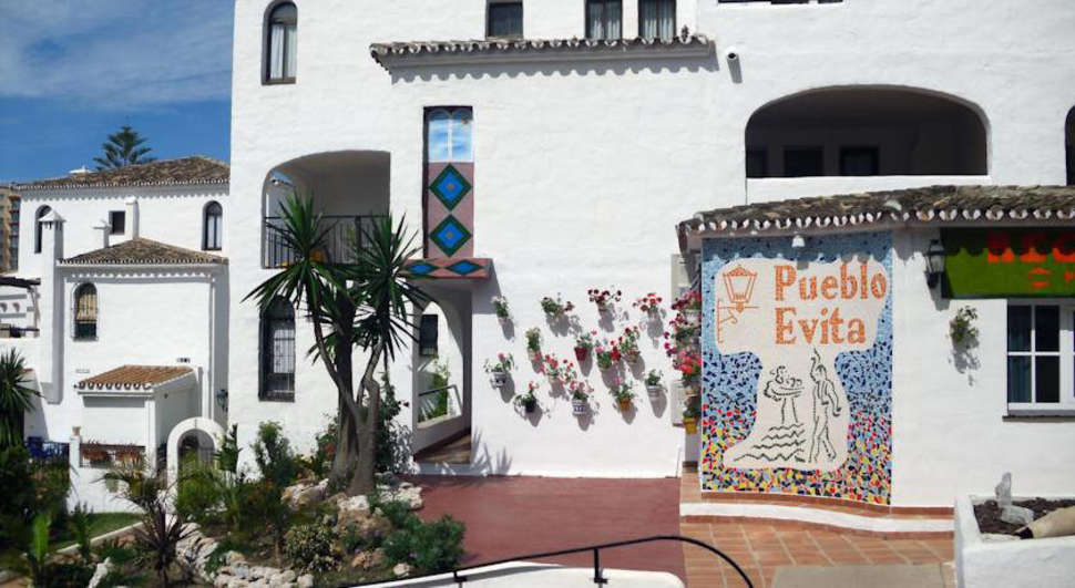 Een foto van de buitenkant van Pueblo Evita