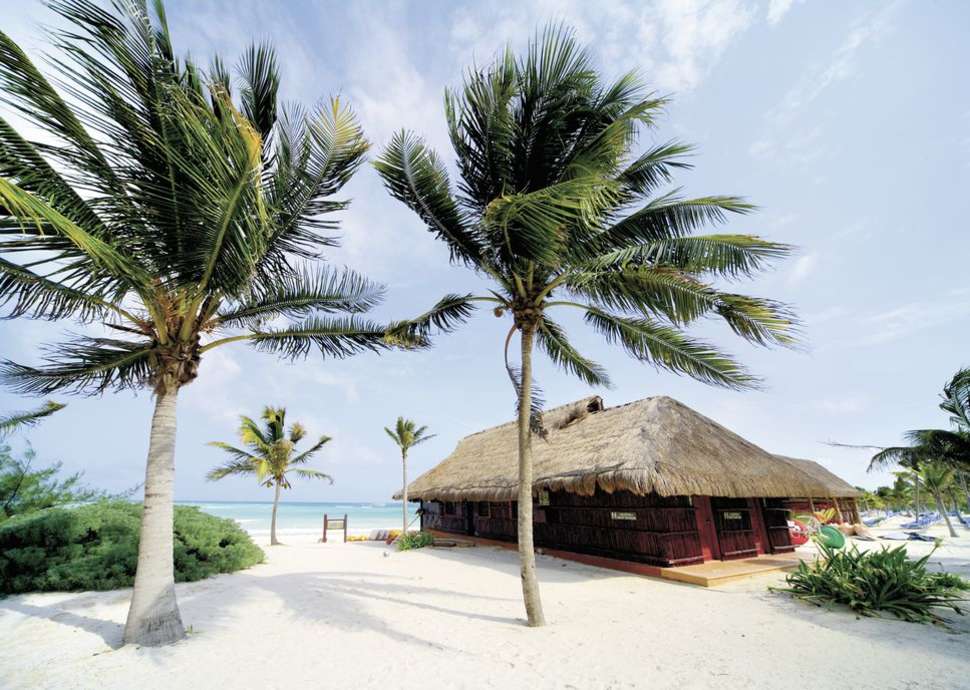 Ein Foto vom Strand beim Barcelo Maya Tropical & Colonial